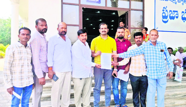 ఎదురుచూపులే.. 1