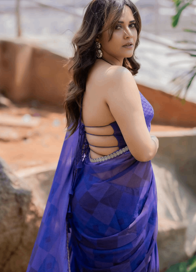Actress Anasuya Bharadwaj Mesmerizing Photos In Blue Saree4