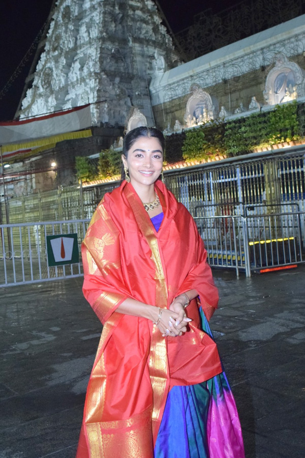 Actress pooja hegde And His Family Visits Tirumala Tirupati Temple Photos6