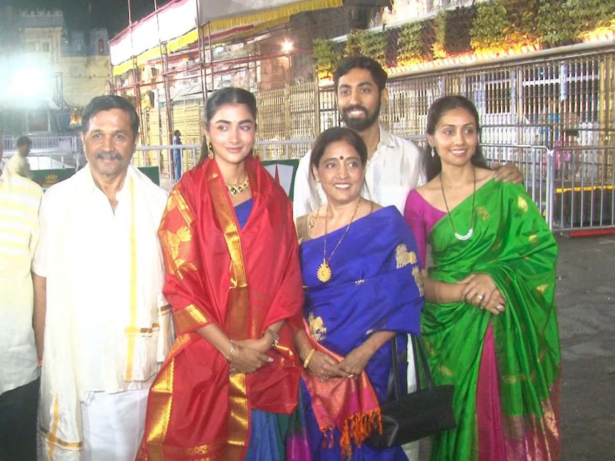Actress pooja hegde And His Family Visits Tirumala Tirupati Temple Photos5