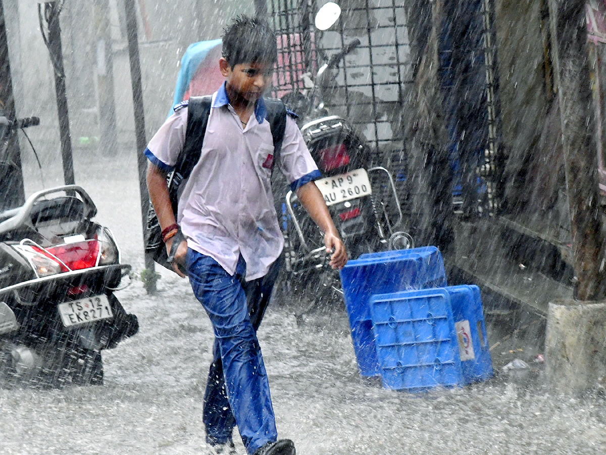 Heavy Rain Lashes in Hyderabad Photos11