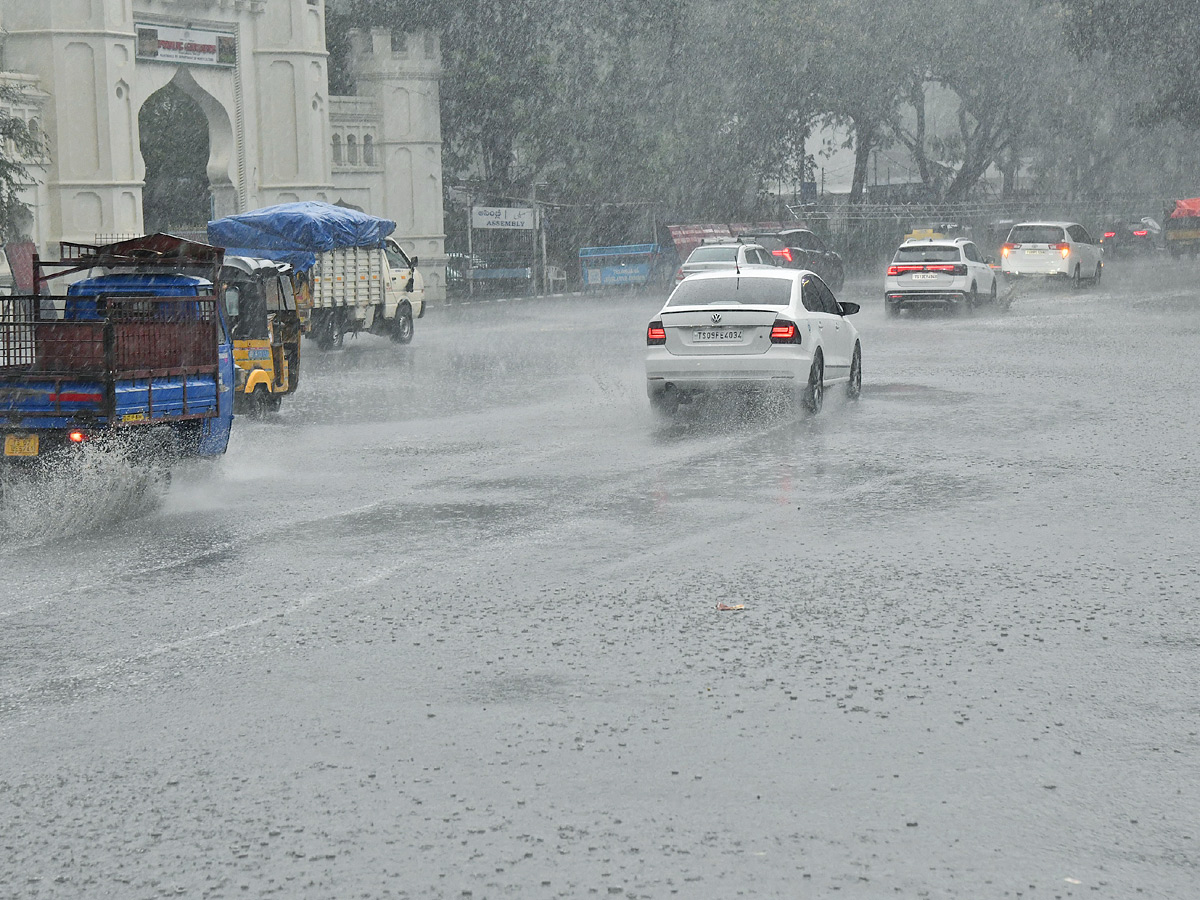 Heavy Rain Lashes in Hyderabad Photos13