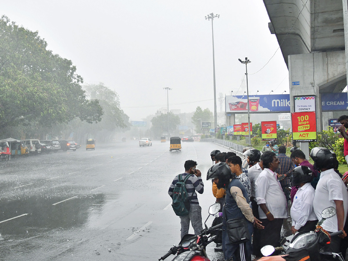 Heavy Rain Lashes in Hyderabad Photos14