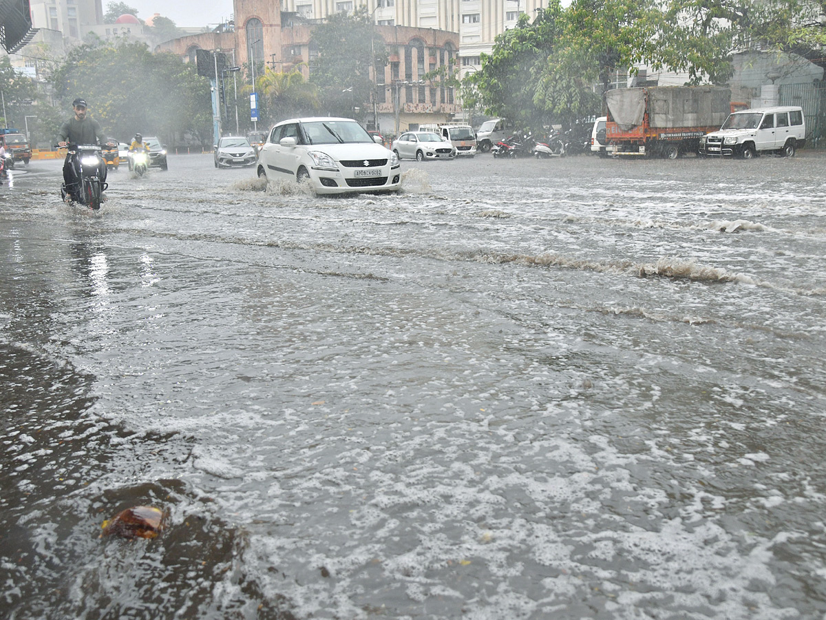 Heavy Rain Lashes in Hyderabad Photos15