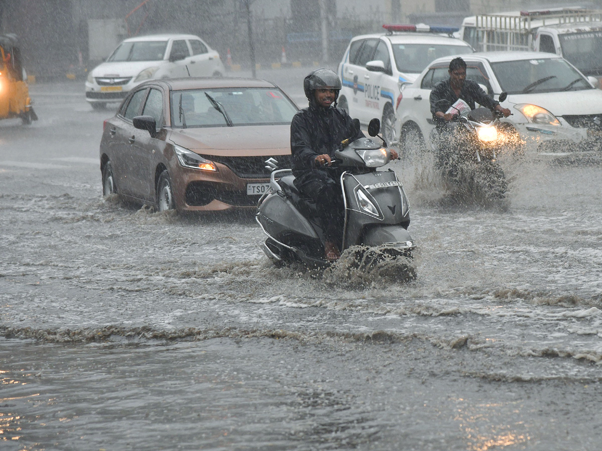 Heavy Rain Lashes in Hyderabad Photos18