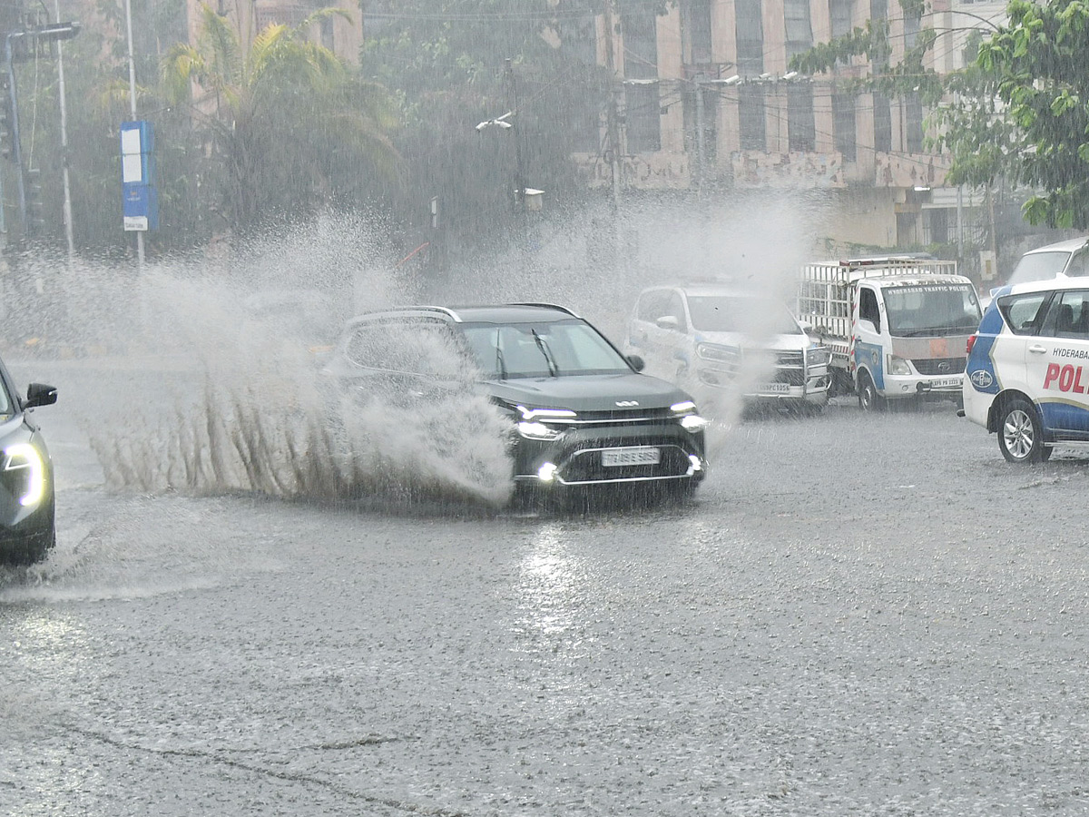 Heavy Rain Lashes in Hyderabad Photos20