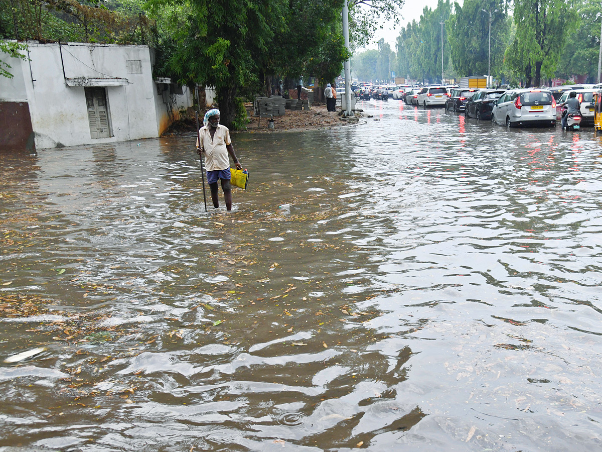 Heavy Rain Lashes in Hyderabad Photos23