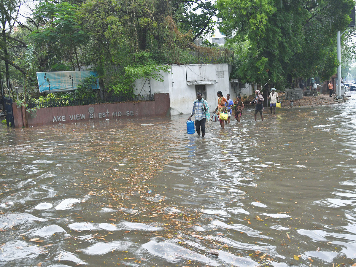 Heavy Rain Lashes in Hyderabad Photos24