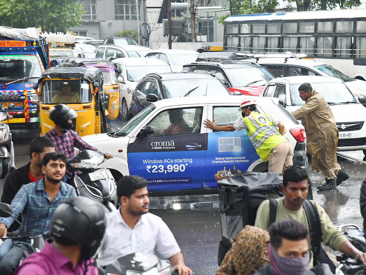 Heavy Rain Lashes in Hyderabad Photos25