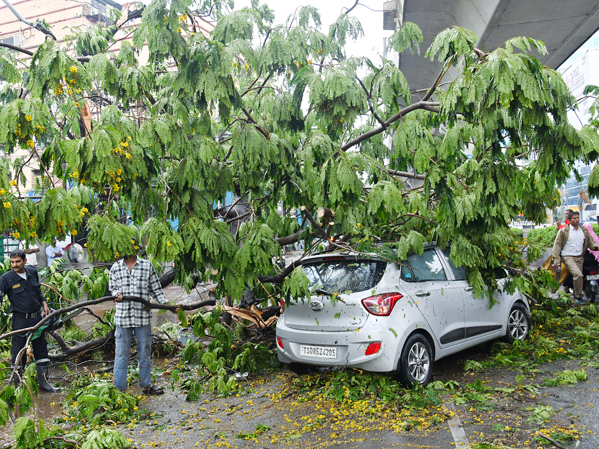 Heavy Rain Lashes in Hyderabad Photos27
