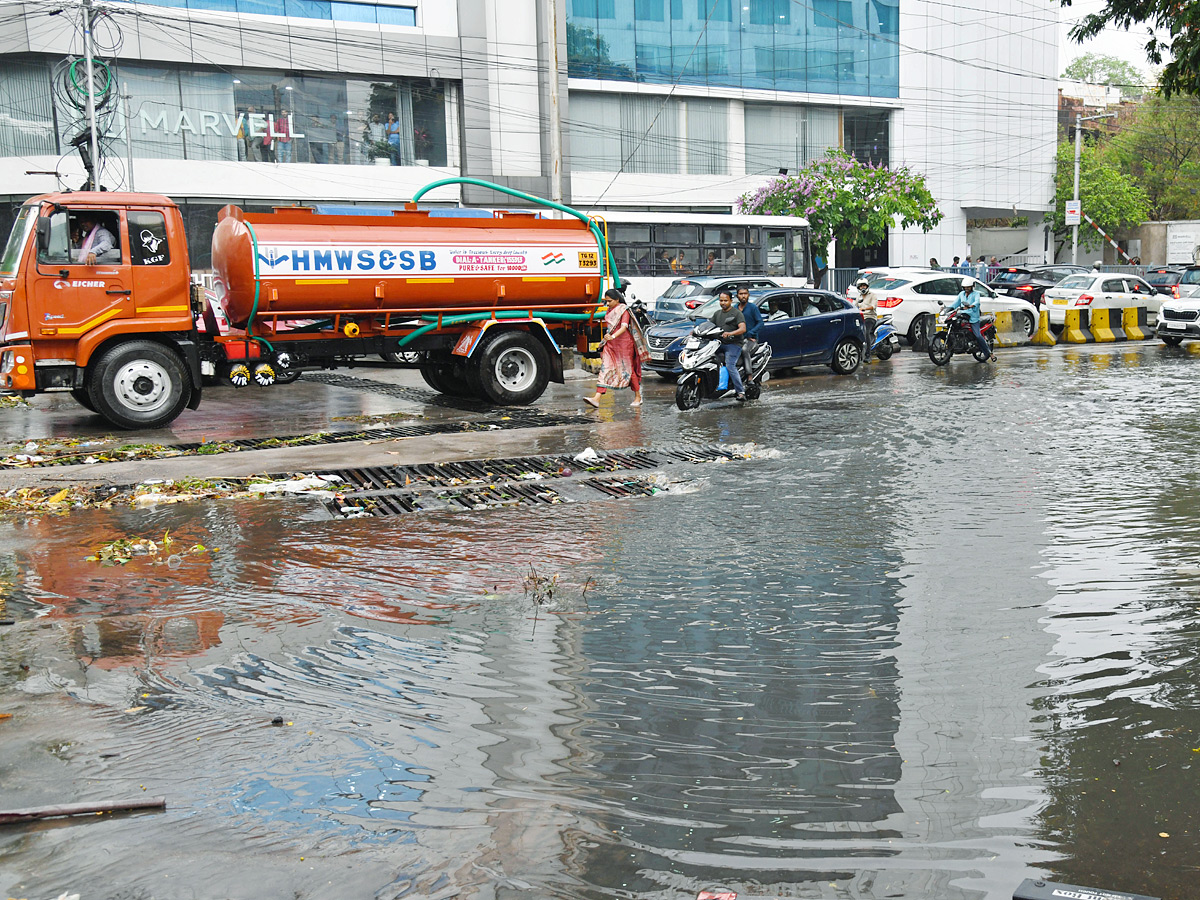 Heavy Rain Lashes in Hyderabad Photos28