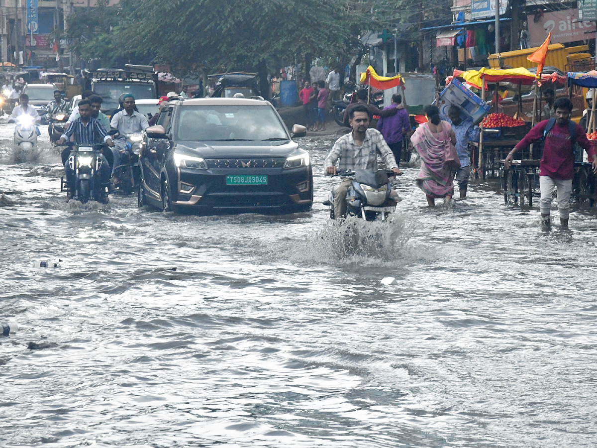 Heavy Rain Lashes in Hyderabad Photos30