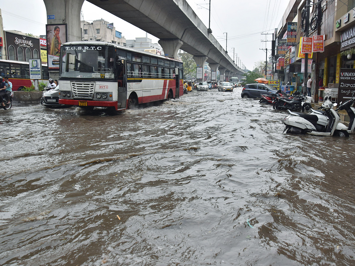 Heavy Rain Lashes in Hyderabad Photos31