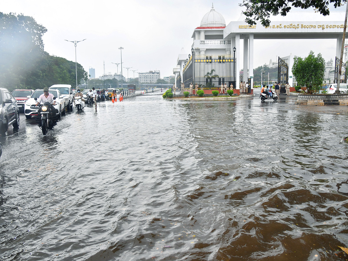 Heavy Rain Lashes in Hyderabad Photos6