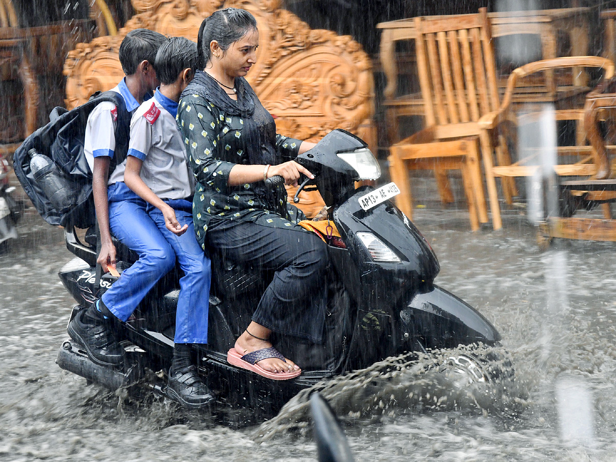 Heavy Rain Lashes in Hyderabad Photos10
