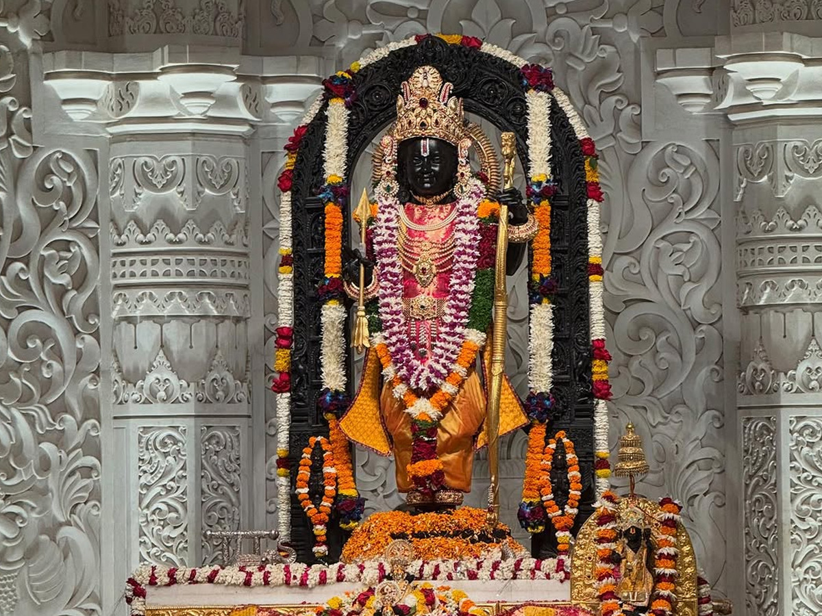 Mumbai Indians Crickters Pay Vist To Ayodhyas Lord Rama Temple Photos7