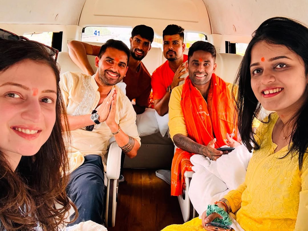 Mumbai Indians Crickters Pay Vist To Ayodhyas Lord Rama Temple Photos3