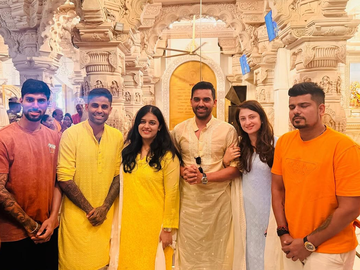 Mumbai Indians Crickters Pay Vist To Ayodhyas Lord Rama Temple Photos4