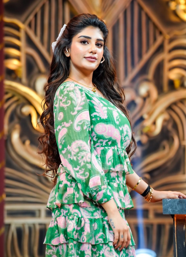 Sheshayani Supritha Cute And Glamour Photos 5