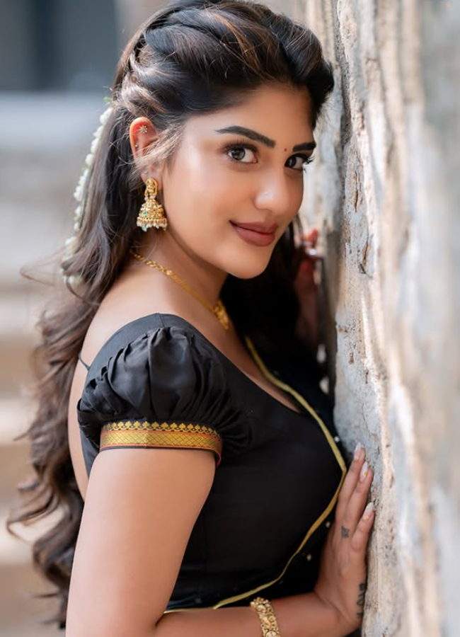 Sheshayani Supritha Cute And Glamour Photos 8