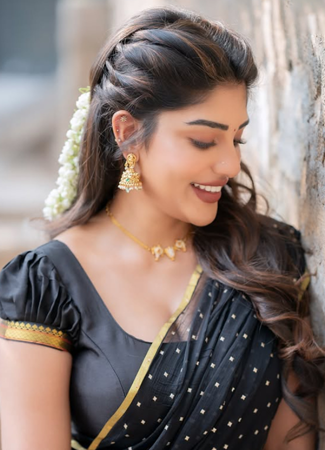 Sheshayani Supritha Cute And Glamour Photos 9