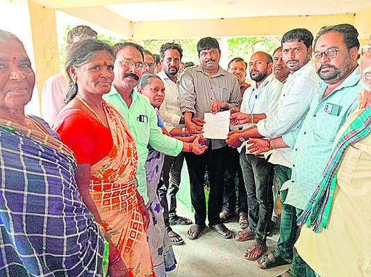 అర్హులందరికీ ఆర్‌అండ్‌ఆర్‌ ప్యాకేజీ 1