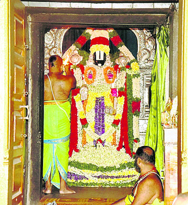 పేదవారి కళ్లలో ఆనందం చూడటమే లక్ష్యం4