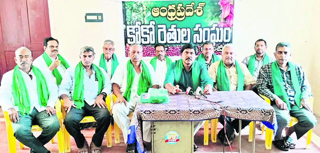 గోవిందకుంట చెరువులో మట్టి దందా 
1