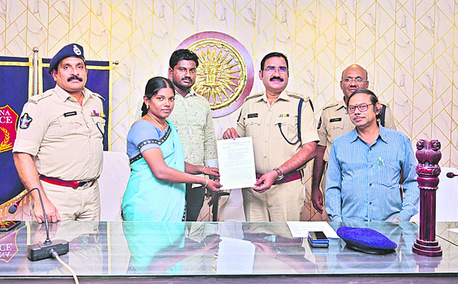 అధైర్యపడొద్దు.. అండగా ఉంటాం 1