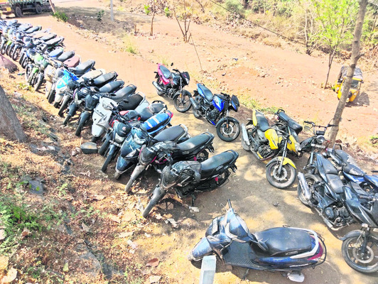 క్రికెట్‌ బెట్టింగ్‌ ముఠా అరెస్టు1