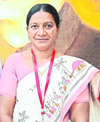 నేతలకు కిక్కిస్తూ!1