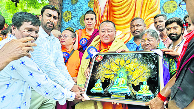 వనదుర్గా మందిరంలో బుద్ధుని విగ్రహ ప్రతిష్ట2