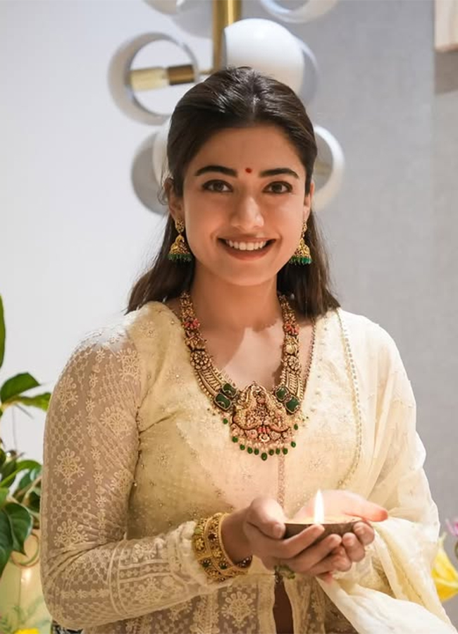 Actress Rashmika Mandanna birthday special photos11
