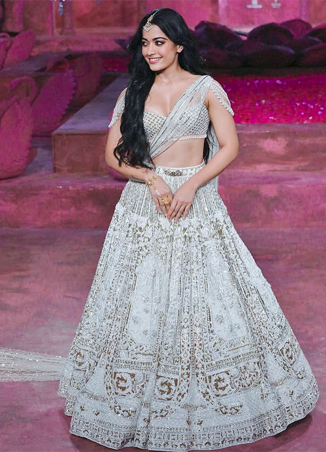 Actress Rashmika Mandanna birthday special photos13