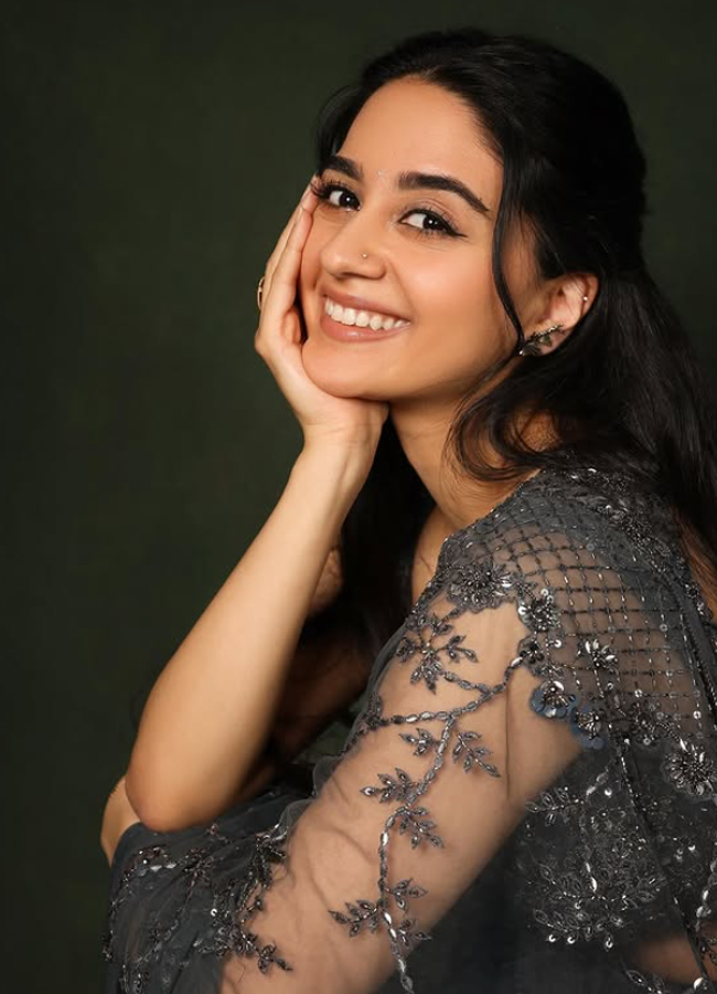 Imanvi Looks Gorgeous In Every Photo4