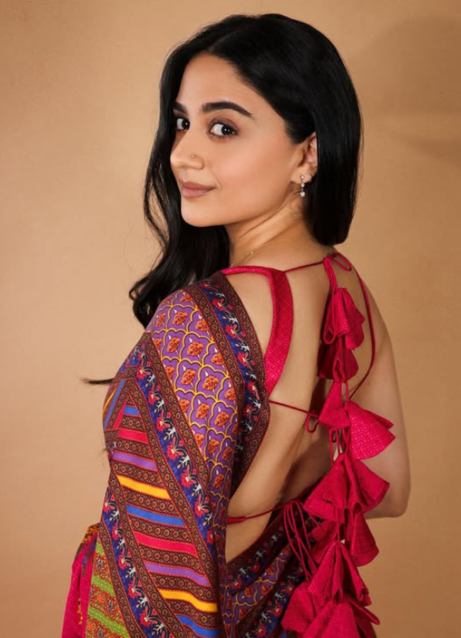 Imanvi Looks Gorgeous In Every Photo9
