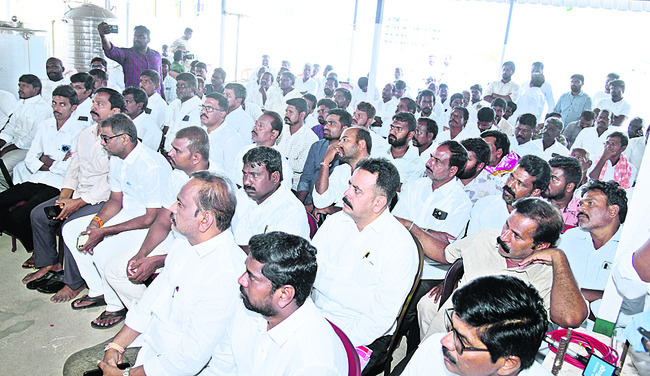 ●కార్యకర్తల్లో ఆత్మస్థైర్యం నింపేందుకే జిల్లాకు 8న వైఎస2