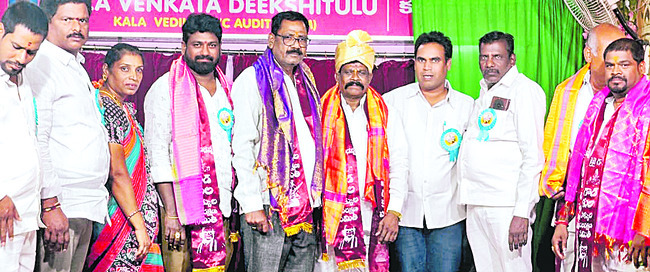 ‘ఎర్లీబర్డ్‌’కు బోణీ మొదట చెల్లించిన వ్యక్తికి సన్మానం 1
