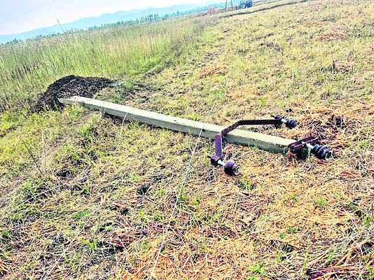 ఈదురు గాలుల బీభత్సం 1