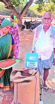 అడుగడుగునా అన్నదాతలు దోపిడీకి గురవుతున్నారు. విత్తనాల క2