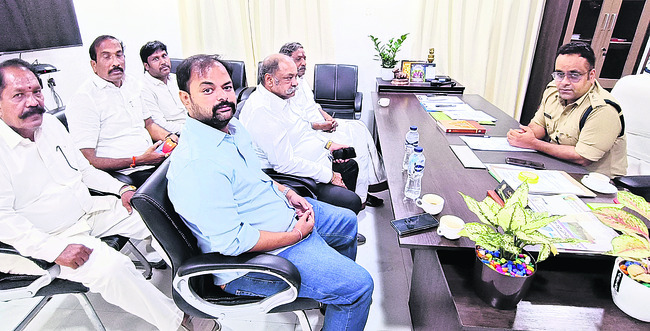 వైఎస్సార్‌సీపీ నేతపై హత్యాయత్నం దారుణం1