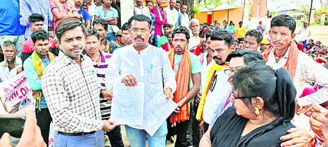 కదంతొక్కిన గిరిజనులు 1