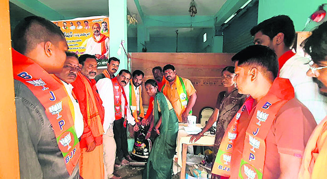 సన్నబియ్యం ఇస్తోంది   కేంద్రం ప్రభుత్వమే..
2