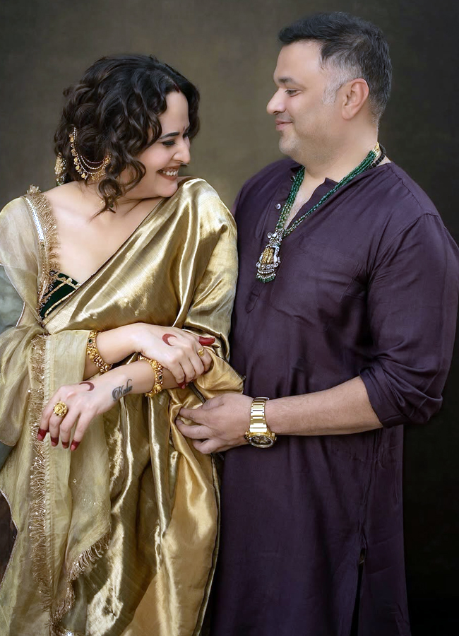 Anasuya bharadwaj festival looks 3