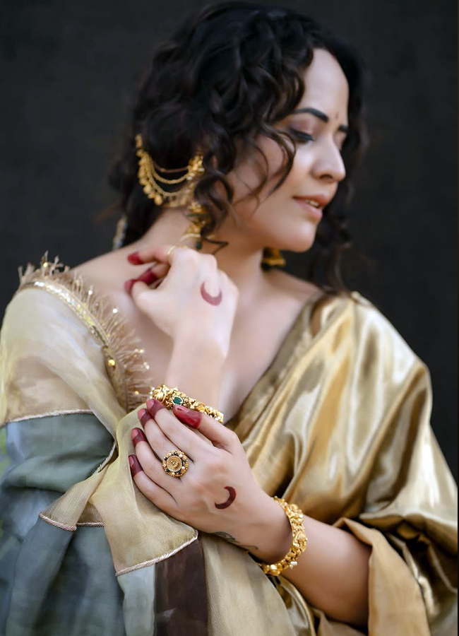 Anasuya bharadwaj festival looks 5