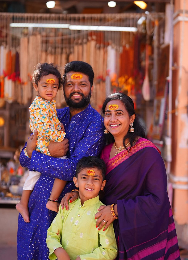 Lasya visited the shrine of Rama in Ayodhya on the festival day2