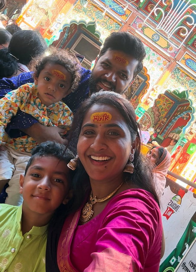 Lasya visited the shrine of Rama in Ayodhya on the festival day12