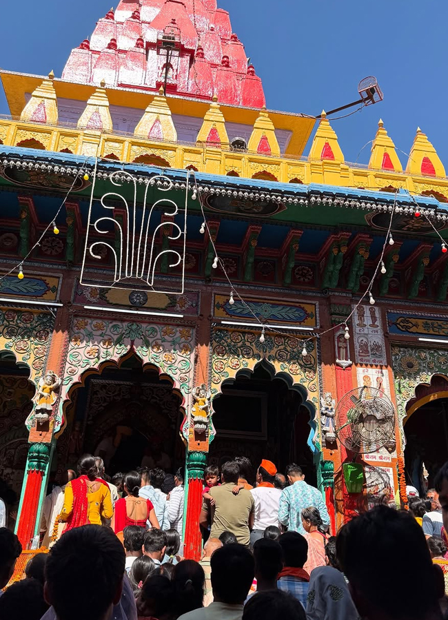 Lasya visited the shrine of Rama in Ayodhya on the festival day13