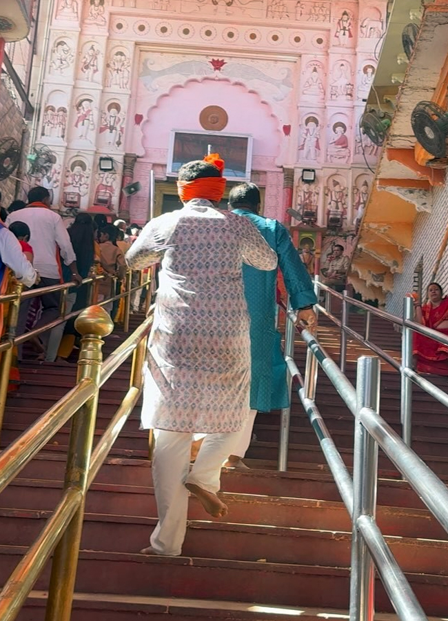 Lasya visited the shrine of Rama in Ayodhya on the festival day14