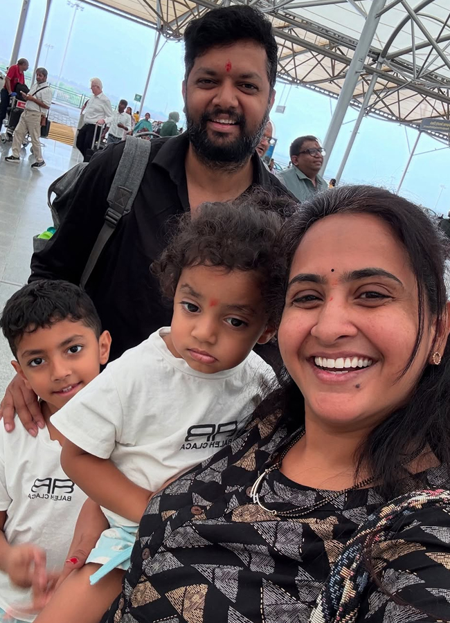 Lasya visited the shrine of Rama in Ayodhya on the festival day4
